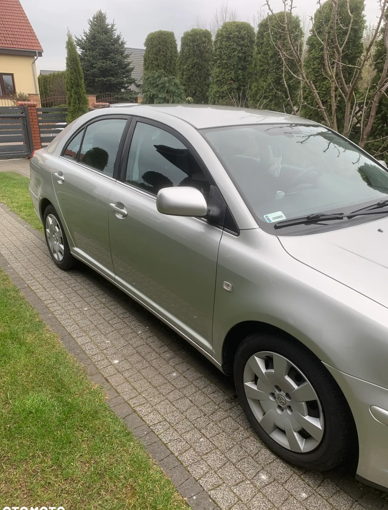 Toyota Avensis cena 15499 przebieg: 219100, rok produkcji 2004 z Kożuchów małe 562